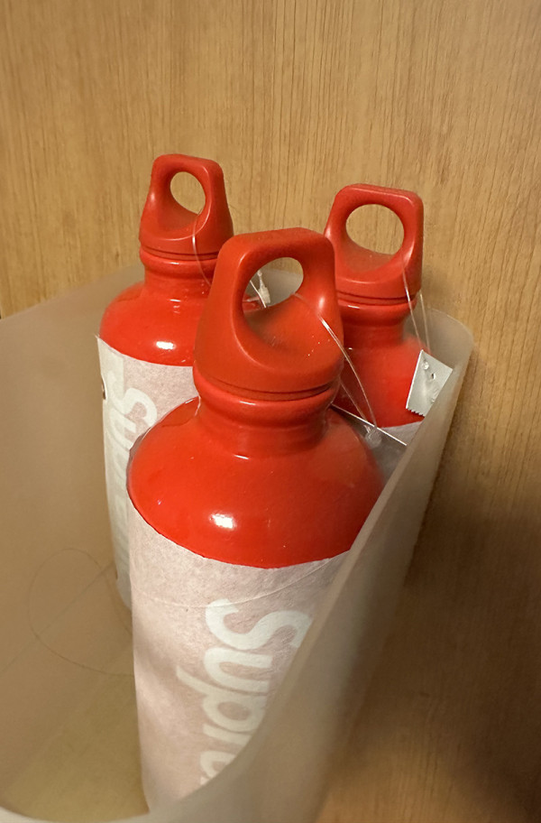 絶品】 Supreme SIGG Traveller 0.6L Water Bottle imiingenieria.com.co